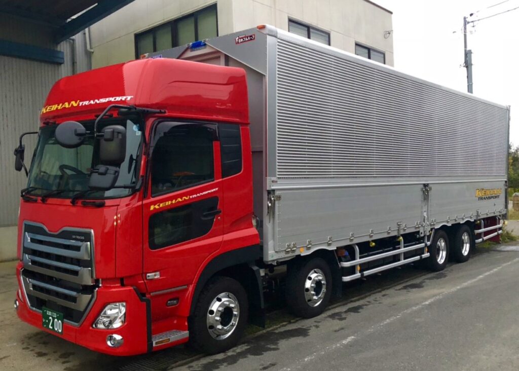 京阪運送株式会社が所有するトラックの写真